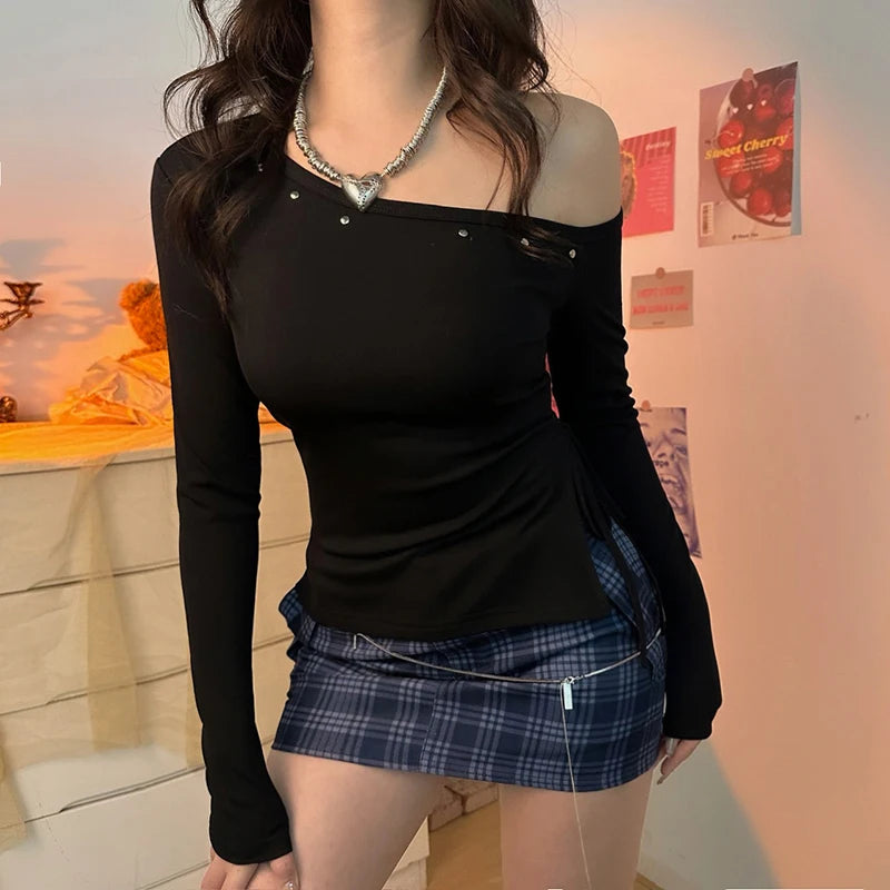 Skew Neck mit Nieten Skinny T-Shirt Damen Schwarz Langarm Design Top Damen Shirt